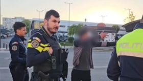 VIDEO Șoferul unei ambulanțe din Constanța, prins de oamenii legii băut! Bărbatul pus pe scandal a început cearta cu polițiștii care l-au tras pe dreapta